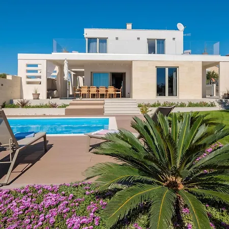 Appartement Luxury Cinderella With Swimming Pool *
