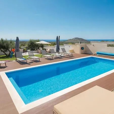 Luxury Cinderella With Swimming Pool Appartement *