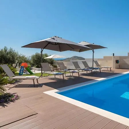Luxury Cinderella With Swimming Pool Appartement *