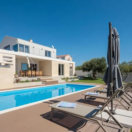Luxury Cinderella With Swimming Pool Appartement