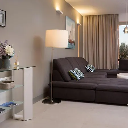 Appartement Luxury Cinderella With Swimming Pool