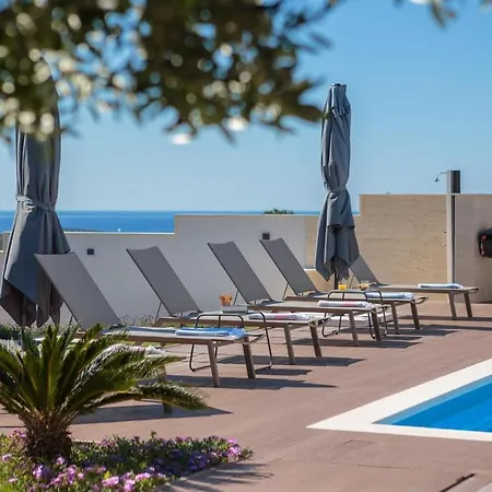 Luxury Cinderella With Swimming Pool Appartement Primošten