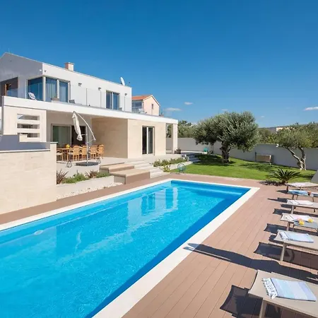 Luxury Cinderella With Swimming Pool Appartement Primošten