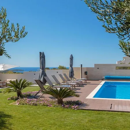 Luxury Cinderella With Swimming Pool Appartement Primošten